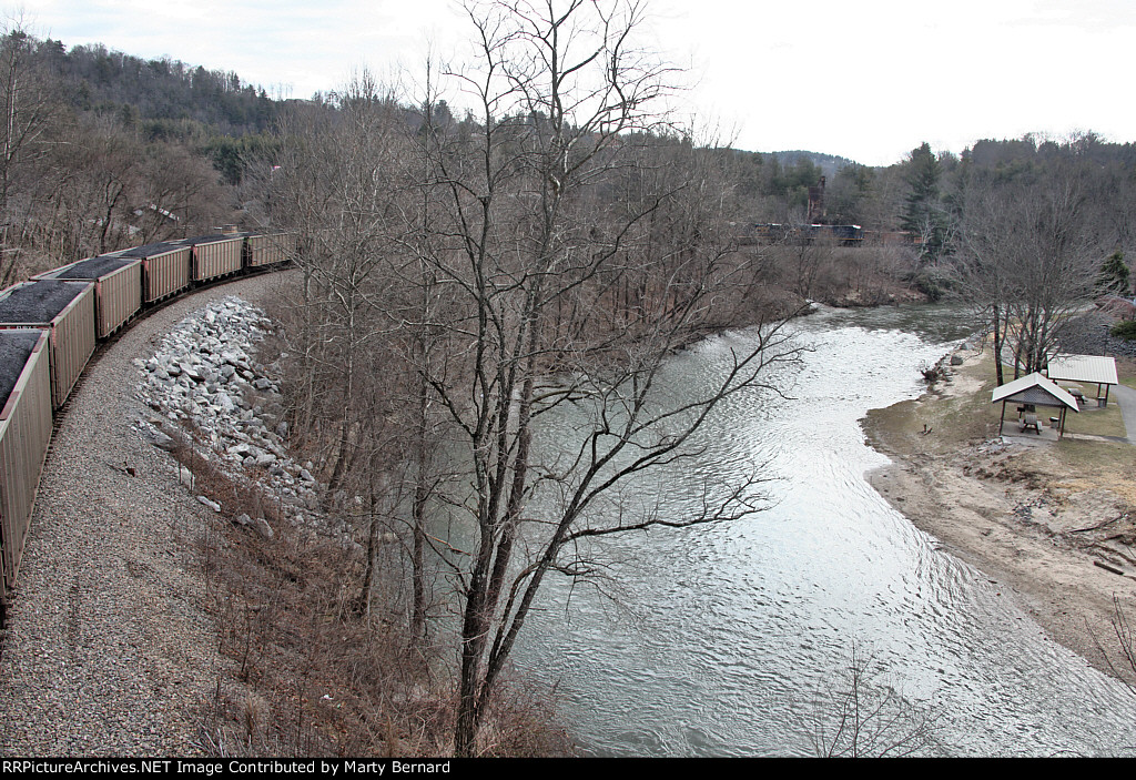 CSX 3060 Along the North Toe River